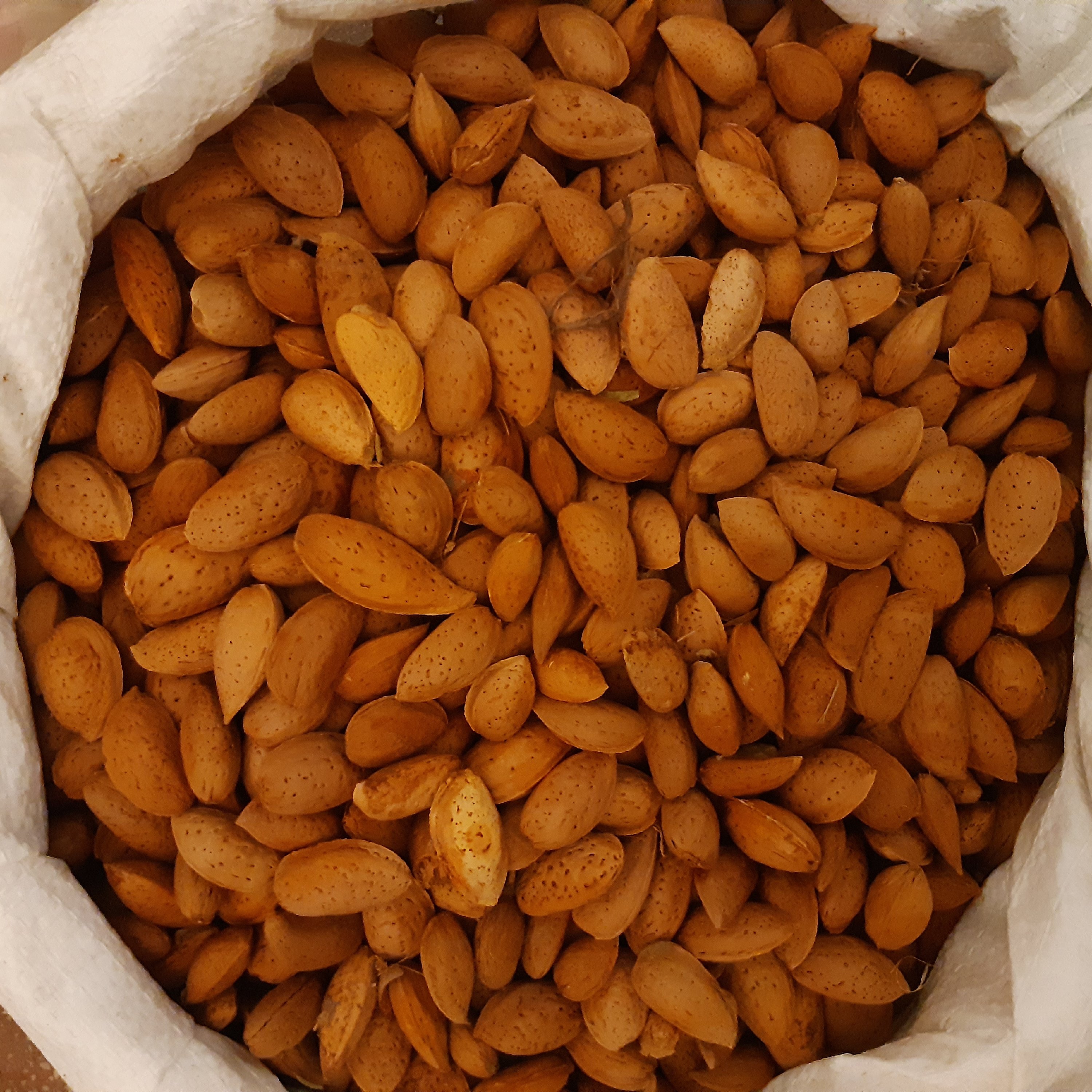 بادام شهرستان تویسرکان ده کیلویی درجه یک 