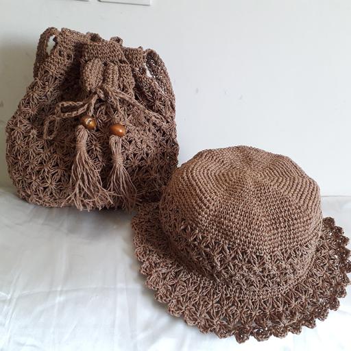 کیف و کلاه ساحلی دستبافت،نخ رافیا(کاغذی،بسیار سبک ،راحت شیک.در طرح و رنگ مورد نظر،رضوان بافت