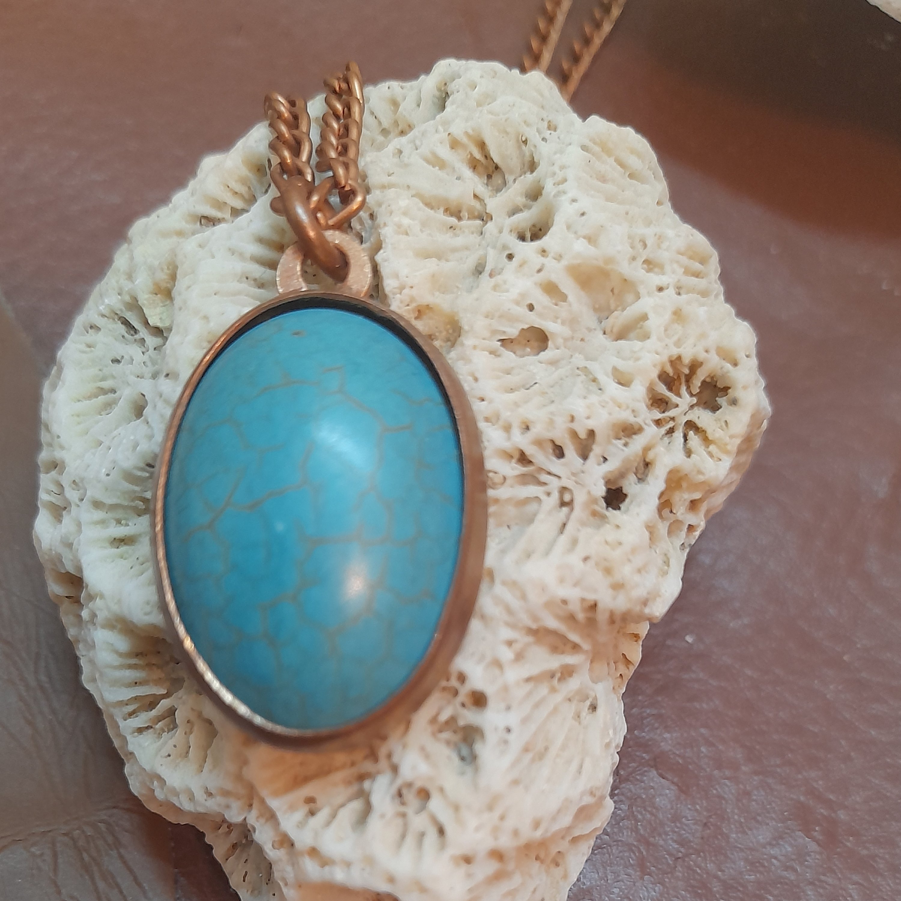 گردنبند مسی با نگین آبی 