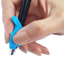 قلم گیر مداد، راحت نویس. یک ابزار بسیار کاربردی برای آموزش درست مدادگرفتن کودکان