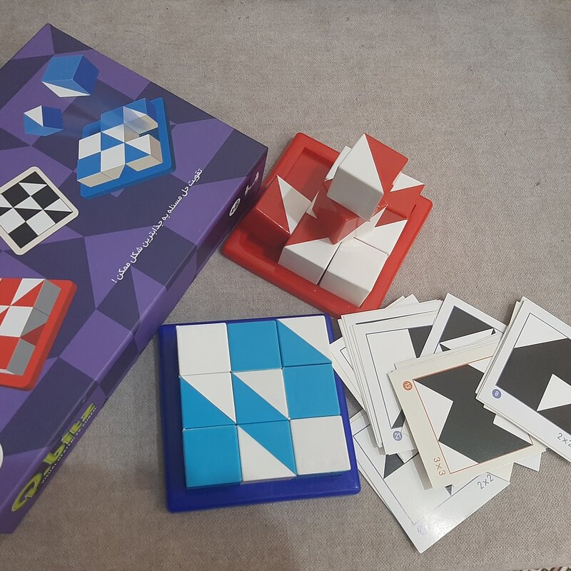 بازی فکری .کیوبیتز. بازی جذاب چیدن مکعب‌های رنگی با توجه به طرح روی کارت.دونفره