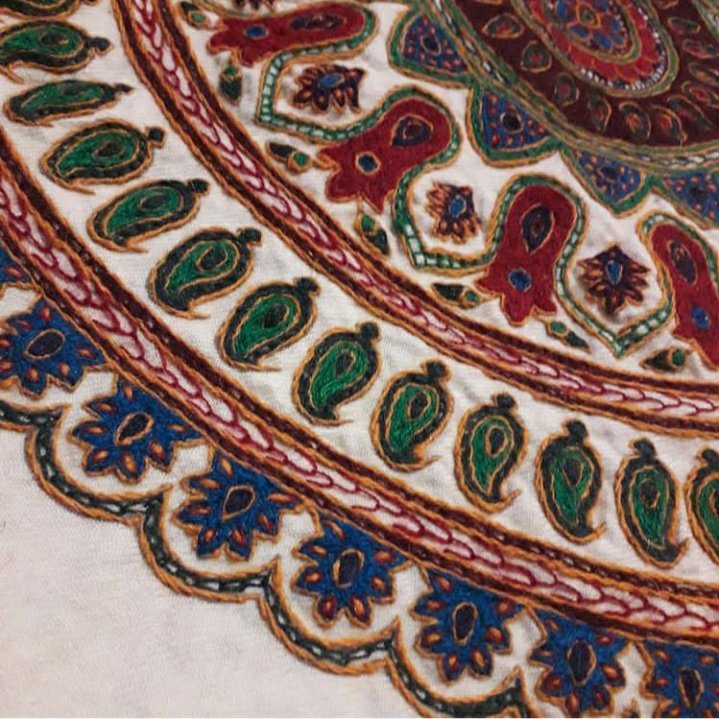 رومیزی پته دوزی گرد