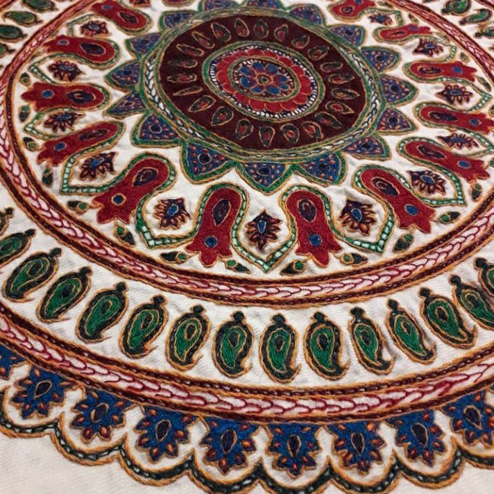 رومیزی پته دوزی گرد