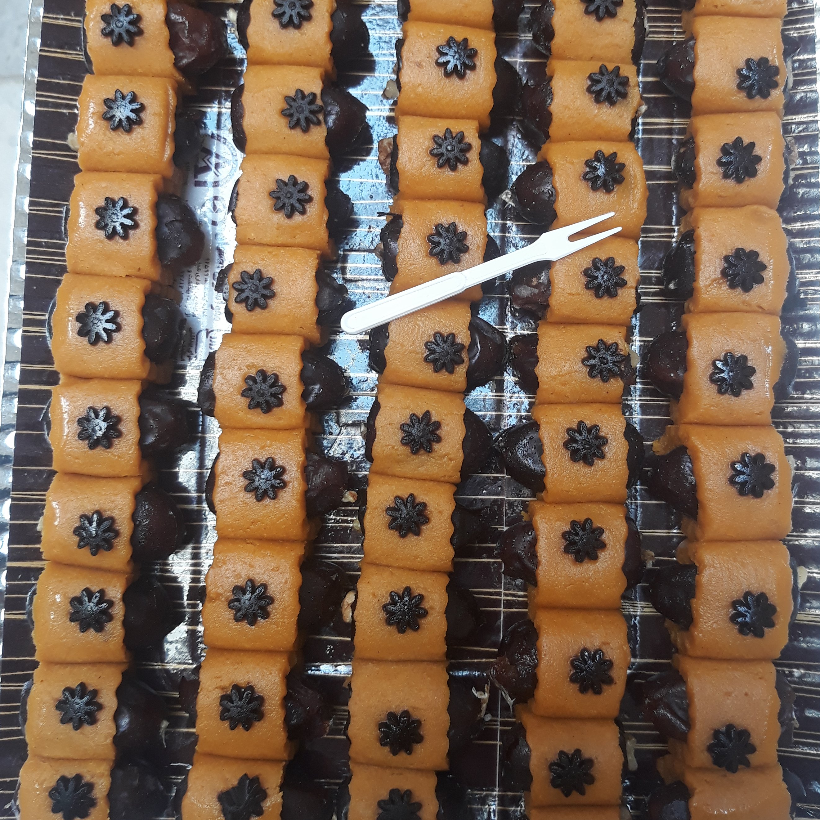 خرما با مغز گردو روکش حلوا