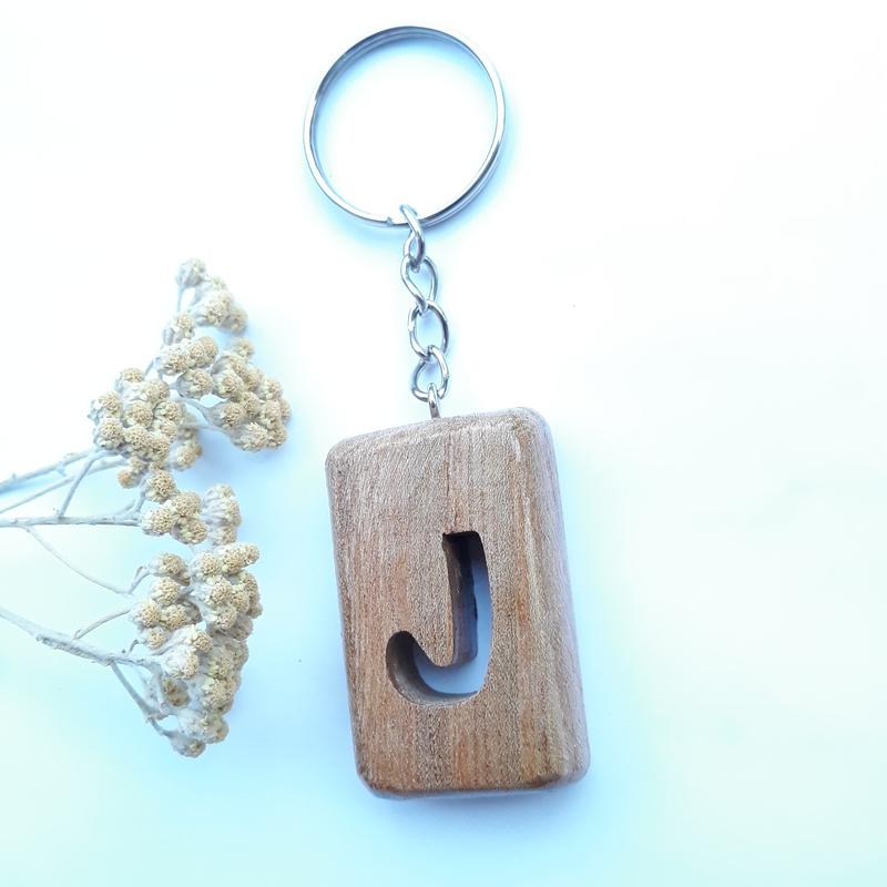 جاکلیدی حرف انگلیسی چهار گوش حرف J از چوب طبیعی دستساز چوبکده بیدسفید