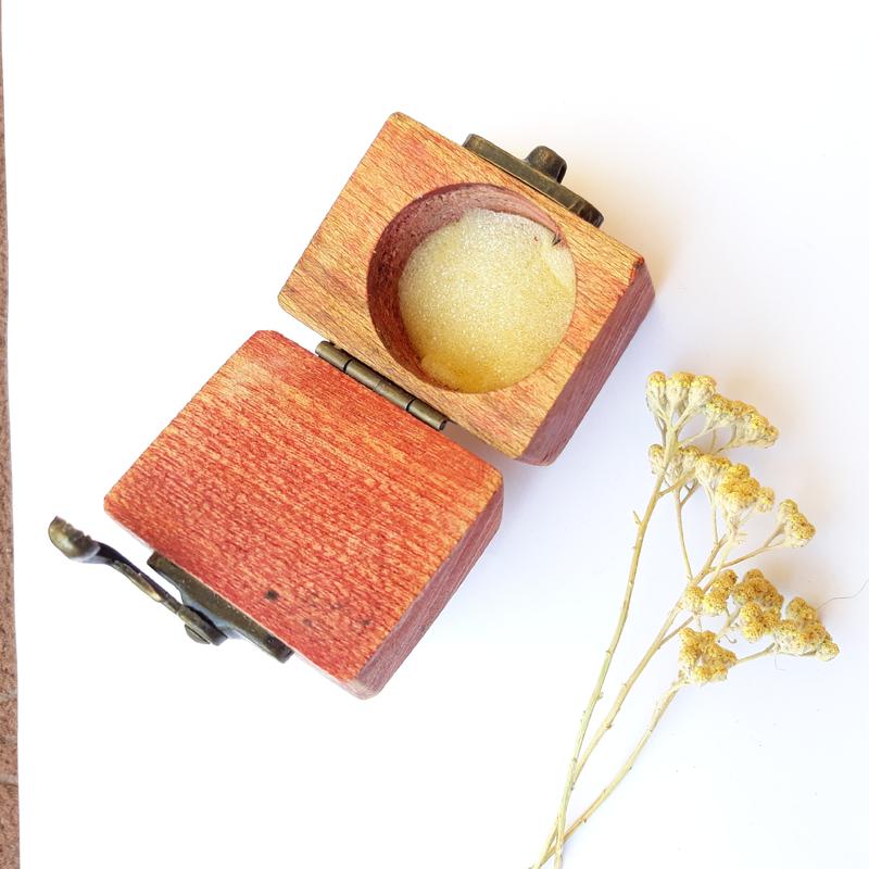 جا حلقه ای چوبی از چوب راش ایرانی پتینه قرمز قهوه ای شده جعبه حلقه جا کادو جعبه جعبه چوبی چوبکده بیدسفید