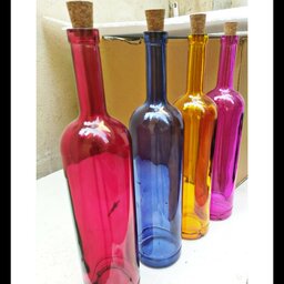 بطری شیشه ای اسکاتلندی با طراحی جذاب و در رنگبندی متنوع 