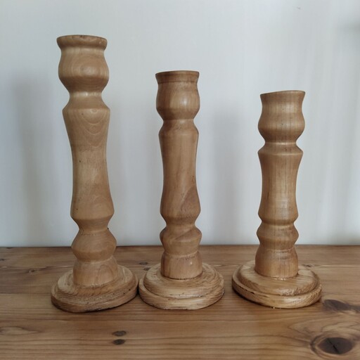 مجموعه سه عددی شمعدان تمام چوب خراطی شده در ابعاد 25-20-15 چوب های معمولی قطر 4 سانت