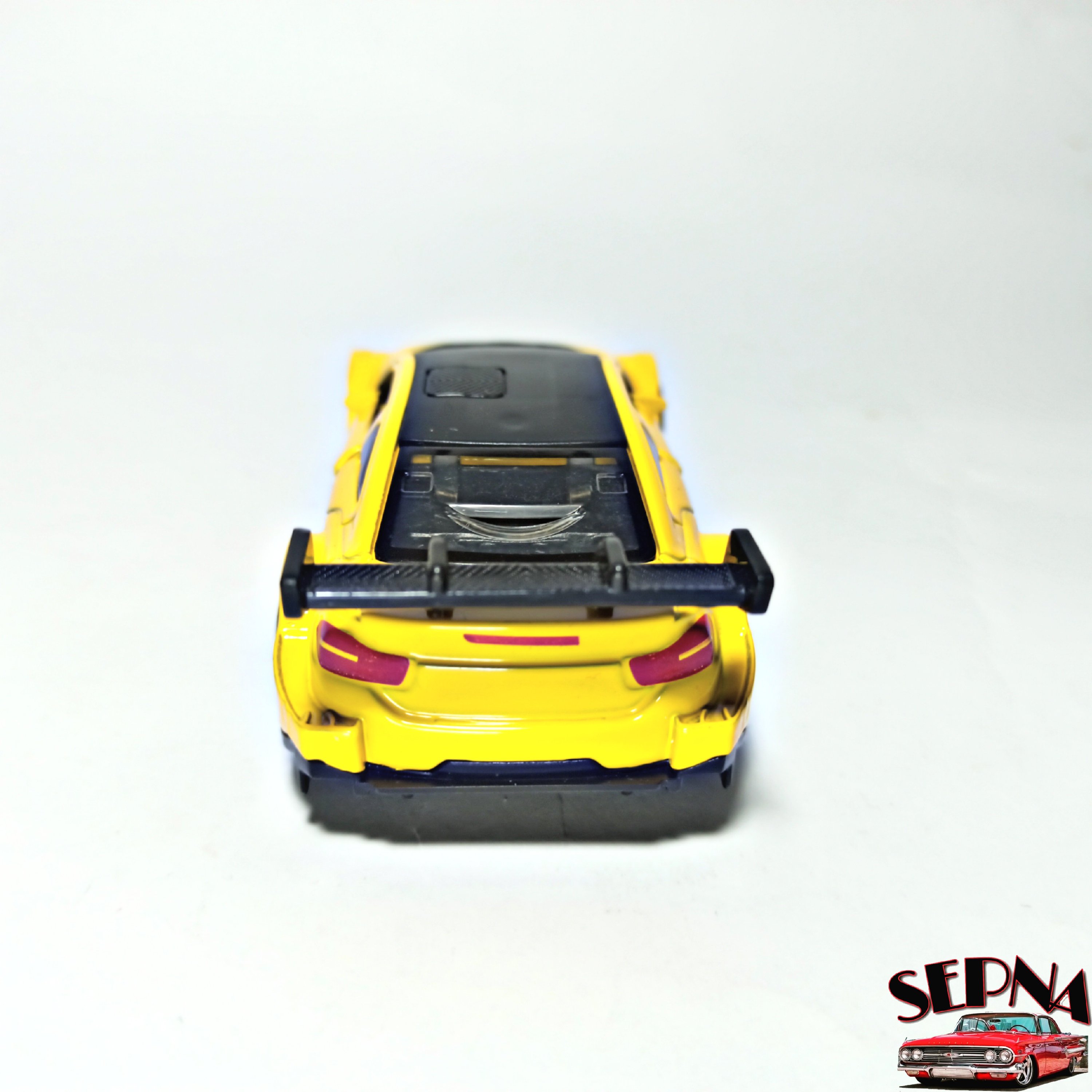 ماکت فلزی BMW M4 اسپرت مقیاس 1/32 عقب کش و موزیکال ، جعبه دار 
