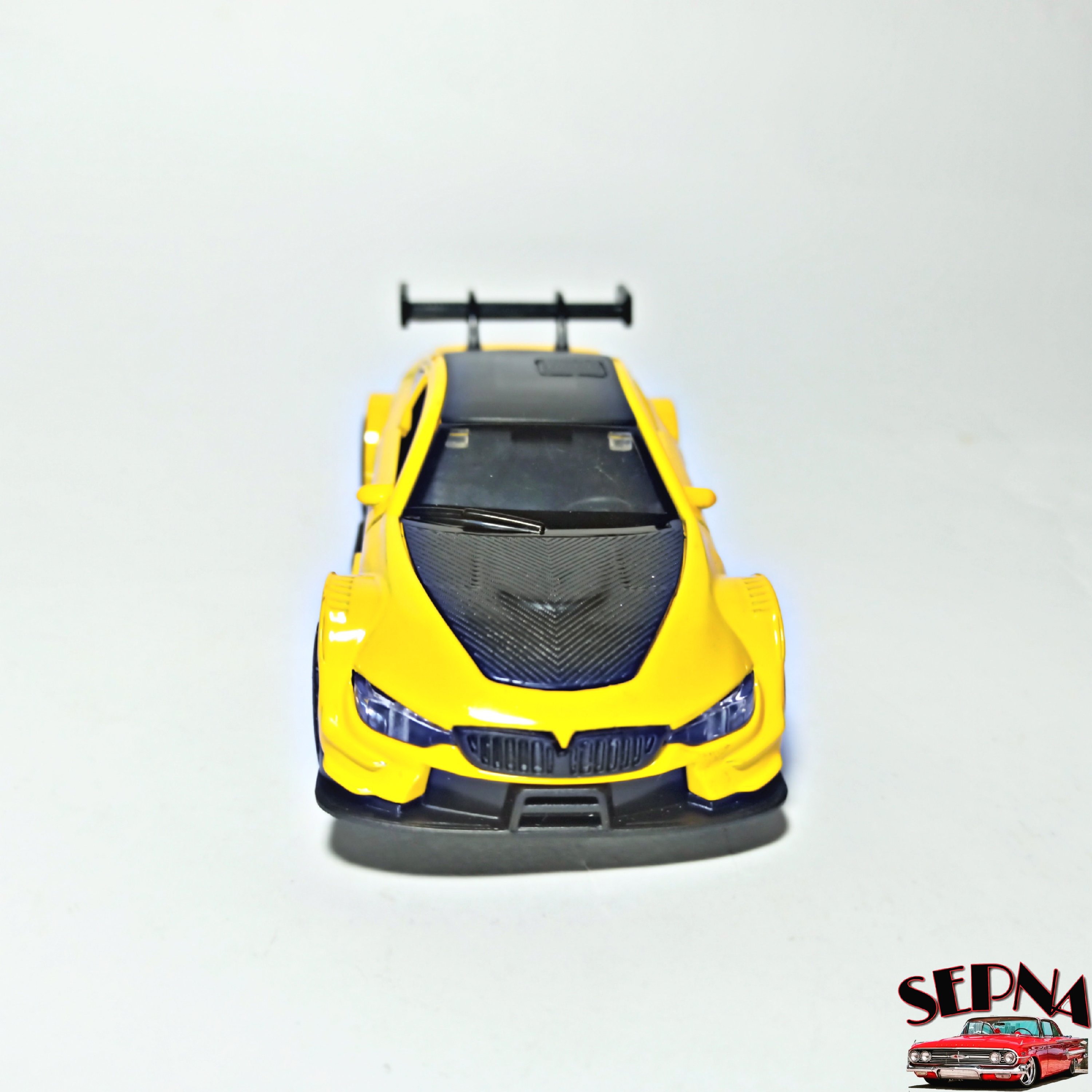 ماکت فلزی BMW M4 اسپرت مقیاس 1/32 عقب کش و موزیکال ، جعبه دار 