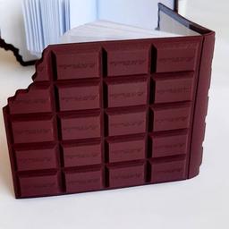 دفترچه شکلاتی با عطر واقعی شکلات
جلد سیلیکونی و انعطاف پذیر
ابعاد:10*9
