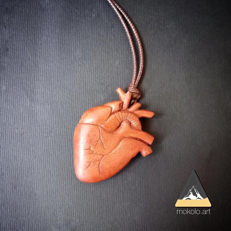 گردنبند قلب چوبی آناتومیک(دستساز)