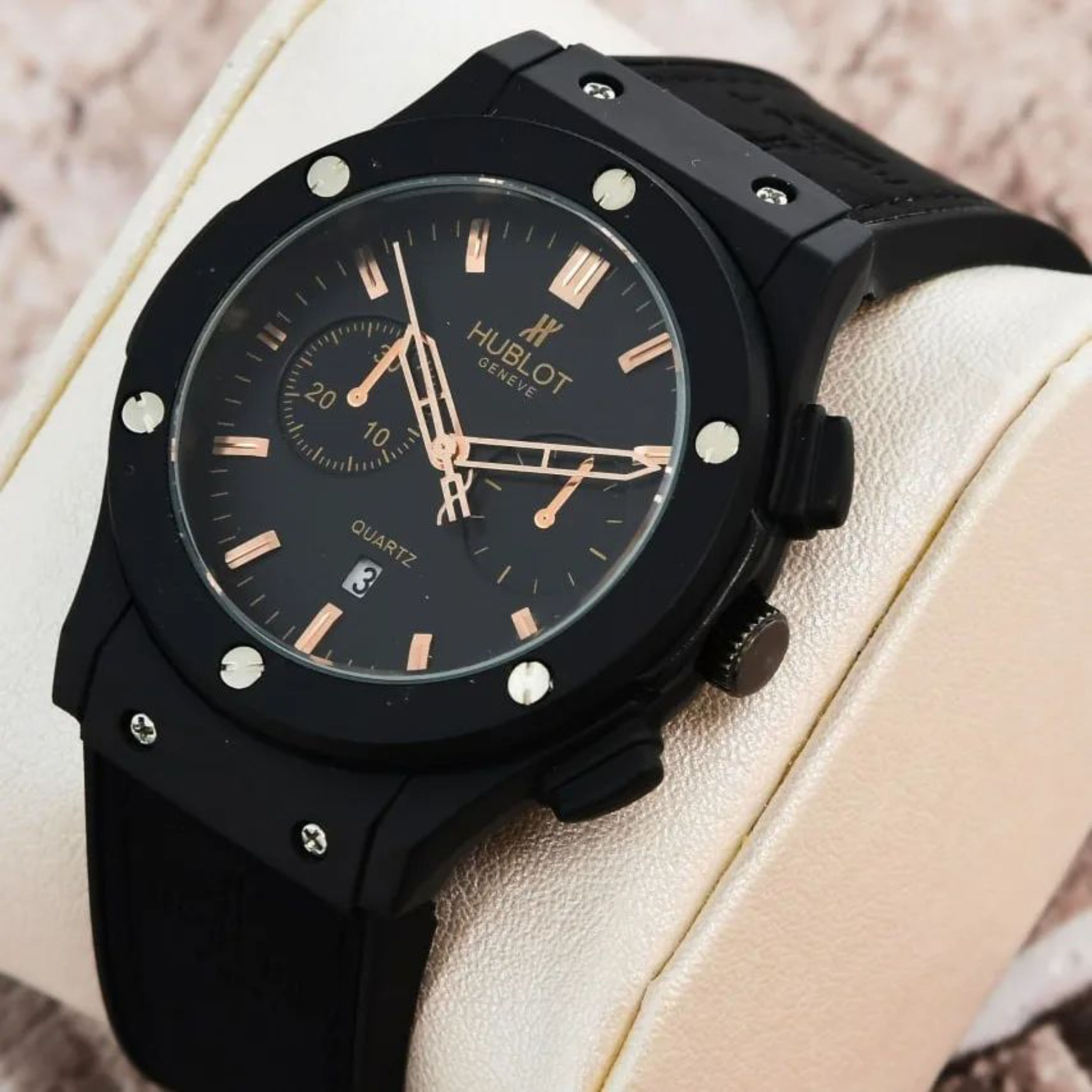 ست ساعت هابلوت HUBLOT تقویم دار (رنگ مشکی دور قاب مشکی ) کد 10293 به همراه جعبه شکیل