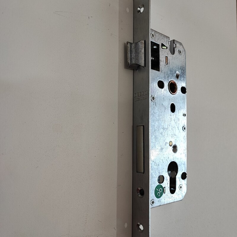 قفل درب  چوبی کلون سویچی مخصوص درب چوبی