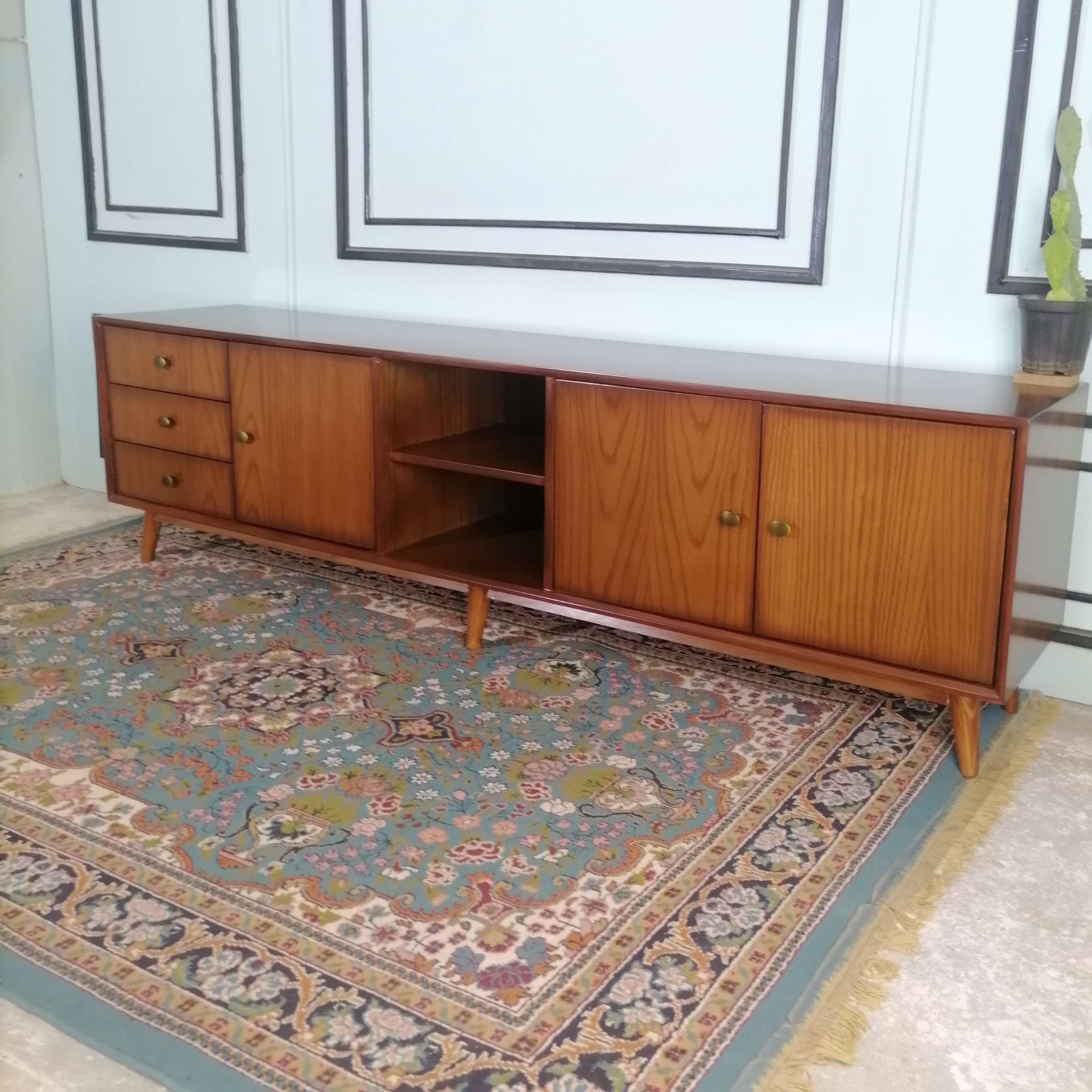 میزتلویزیون قهوه ای دومتری (پس کرایه)