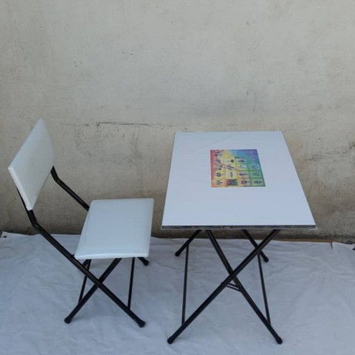 میز تحریر ساده و صندلی تاشو