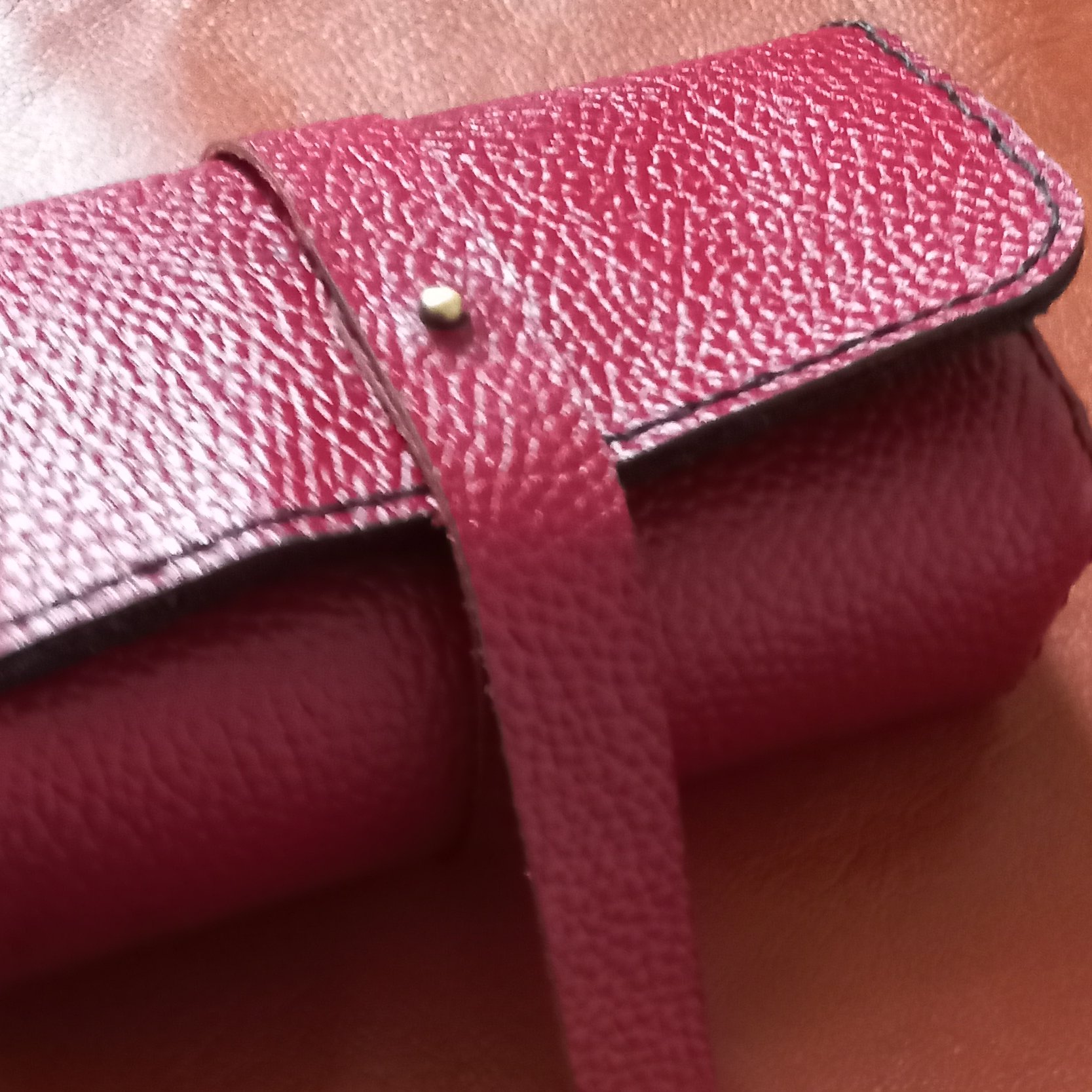 جا عینک چرم دست دوز قابل سفارش در رنگ های مختلف