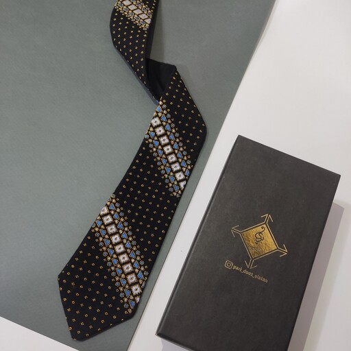 کراوات  مردانه  سوزن دوزی کاملا دست دوز طرح آذین1