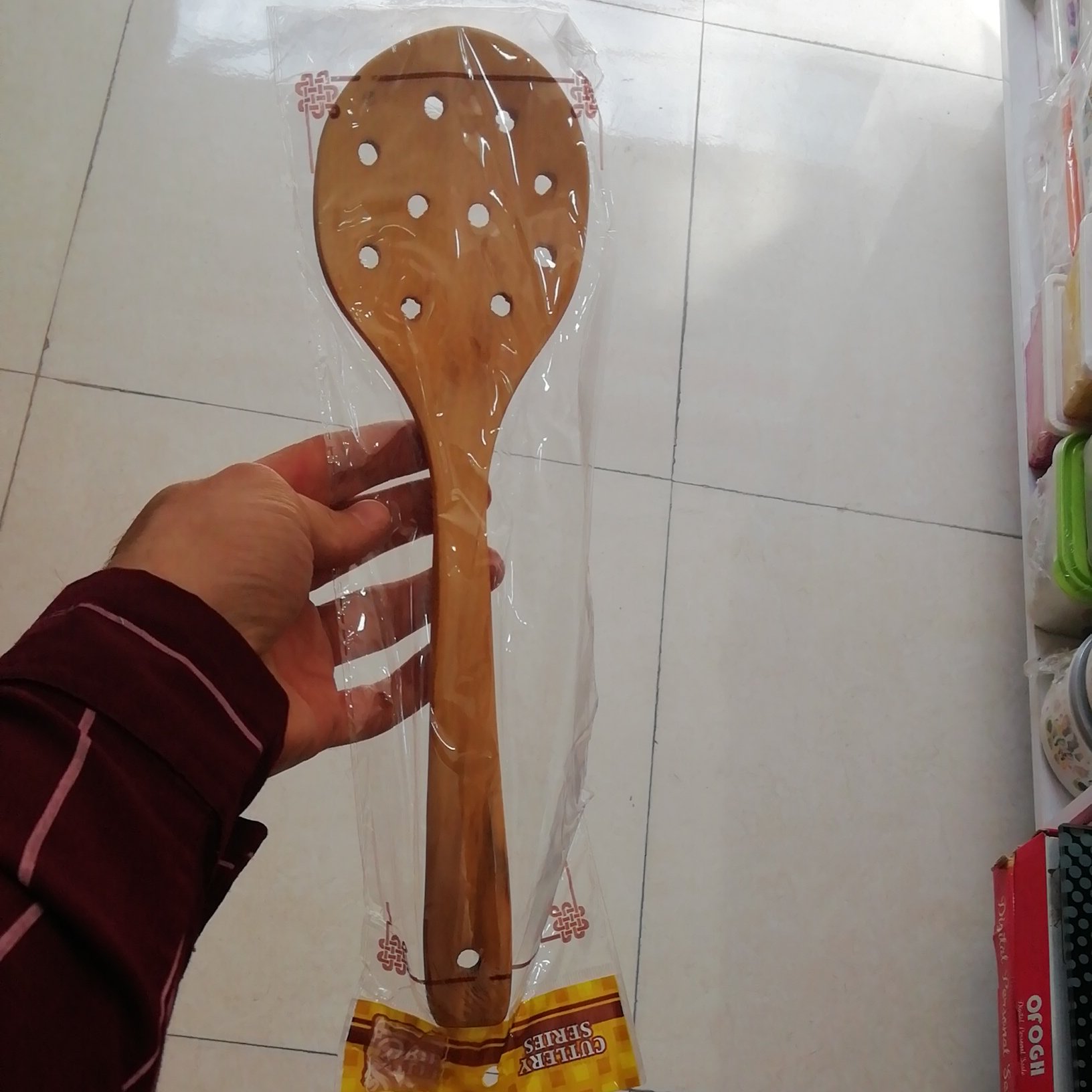 کفگیر چوبی سوراخ دار  