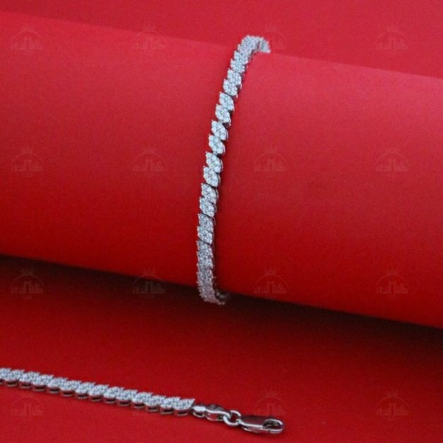 دستبند نقره بسیار شکیل مارسا با عیار 925 و آبکاری طلاسفید بدون ریزش نگین