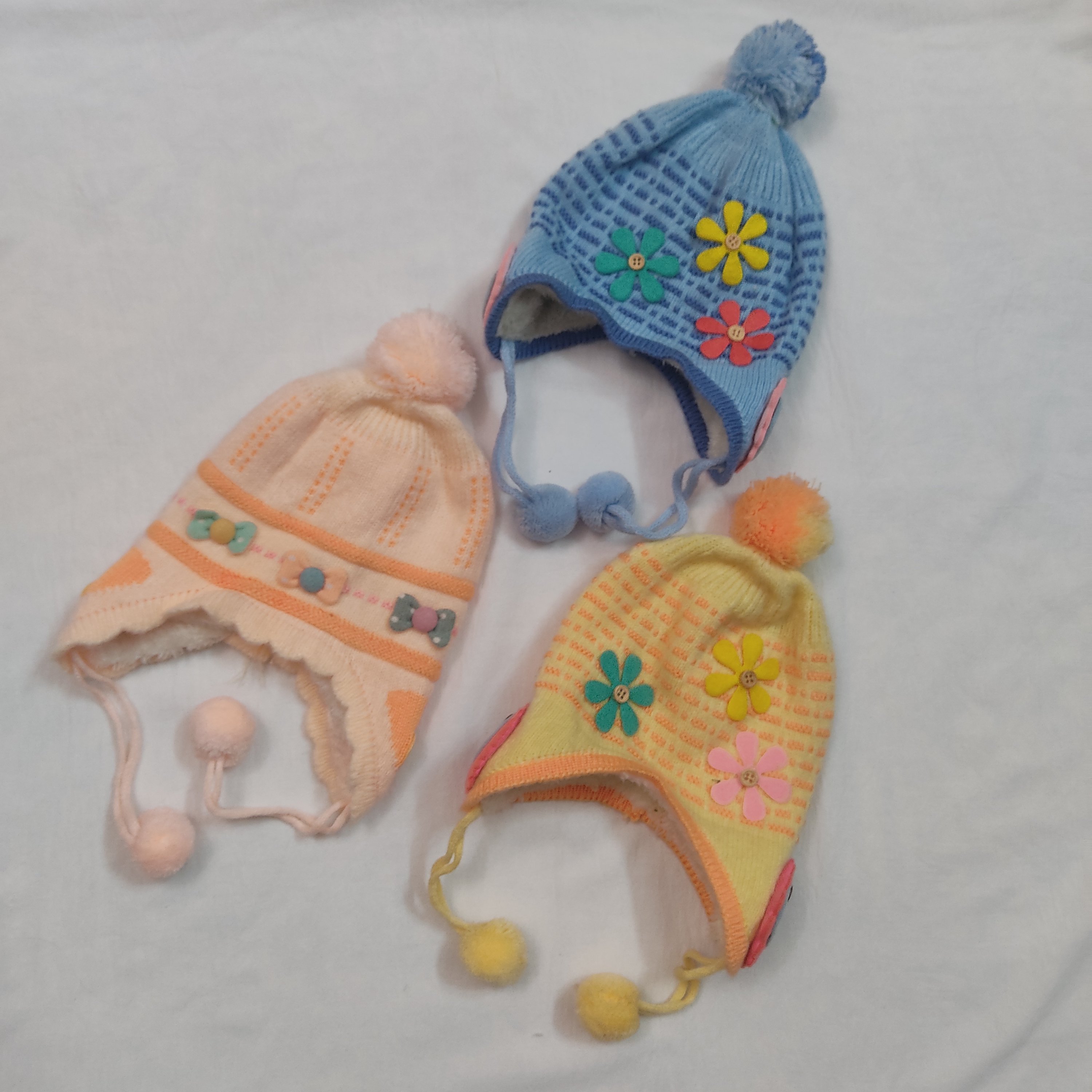 کلاه بچگانه دخترانه کاموا ترک . مناسب برای دو ماه تا یک ساله .تو خز.کاموا ترک