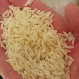 برنج هاشمی معطر  گیلان و صد در صد از کشاورزان  گیلانی‌ تهیه شده است توسط کارخانه برنج در گیلان 