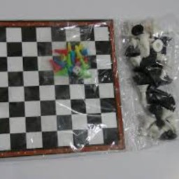 شطرنج پک سلفونی دارای مهره های درشت برای سرگرمی و تفریح  قابل استفاده برای همه سنین   بهترین کادو و سرگرمی برای این روز