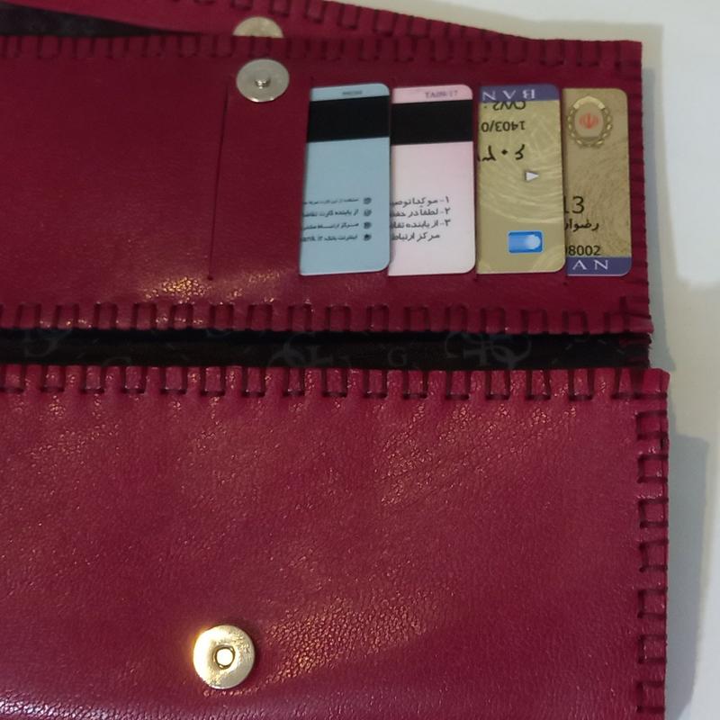 کیف پول دستدوز چرم شتر برش لیزری دارای 4 جیب کاربردی و 7 جاکارتی و جای عکس