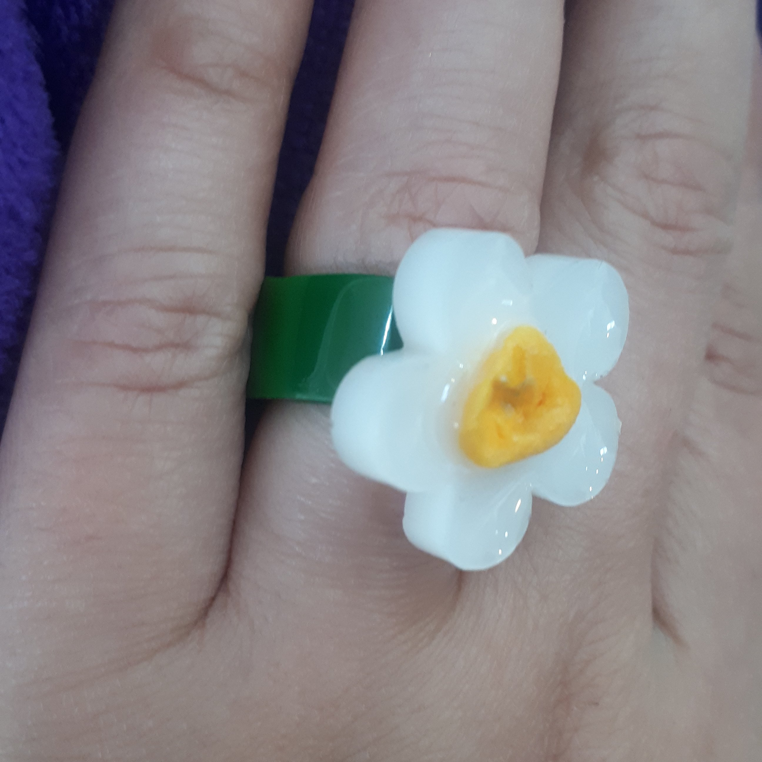 انگشتر دخترانه رزینی  دست ساز  طرح نرگس شیراز