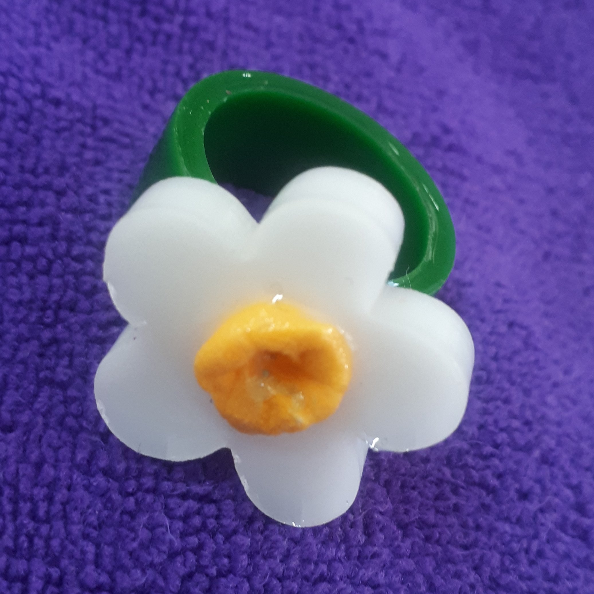 انگشتر دخترانه رزینی  دست ساز  طرح نرگس شیراز