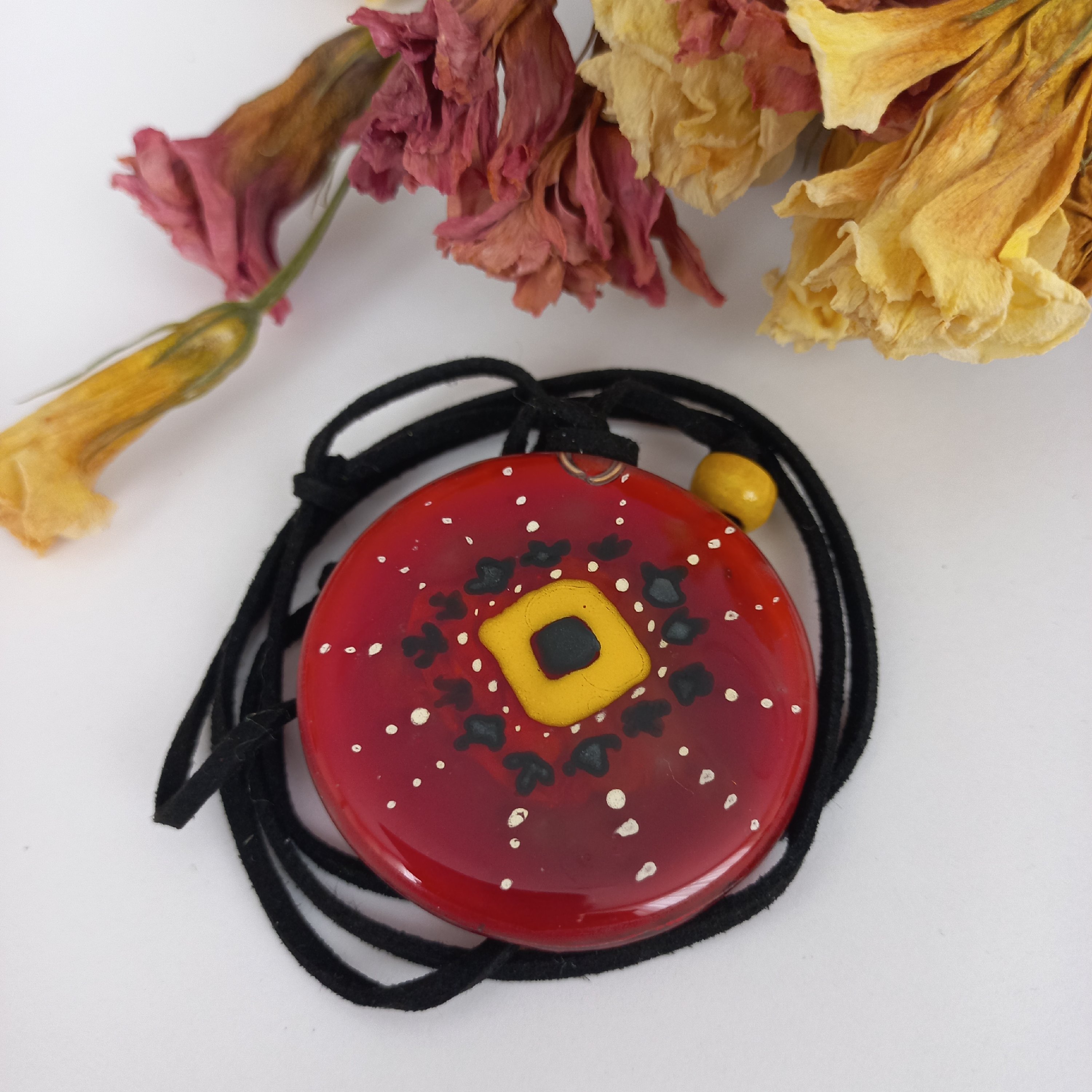 گردنبند شیشه ای آمینا طرح قرمز سنتی