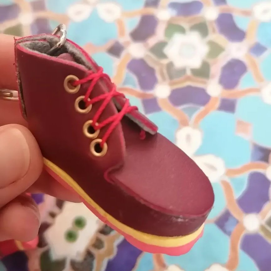 دسته کلید کفش جذابمون خیالی شیک وبا مزه هستنترکیبی از فوم وچرم