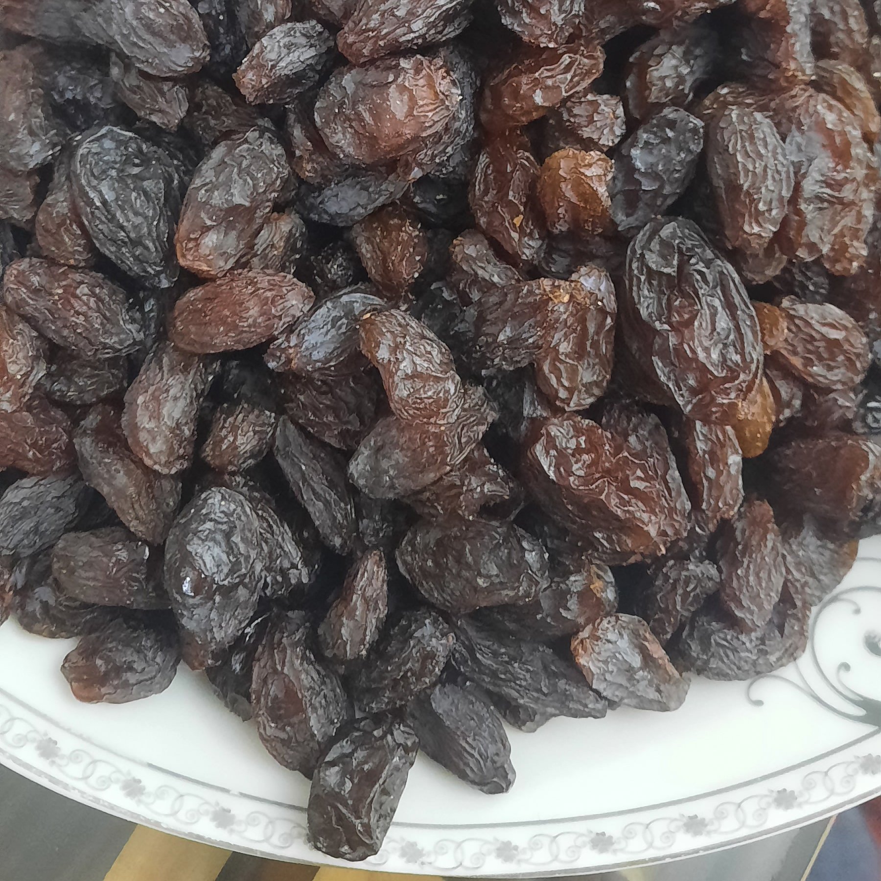 مویز ایرانی هسته دار گوشتی تازه و تمیز شده 500 گرمی