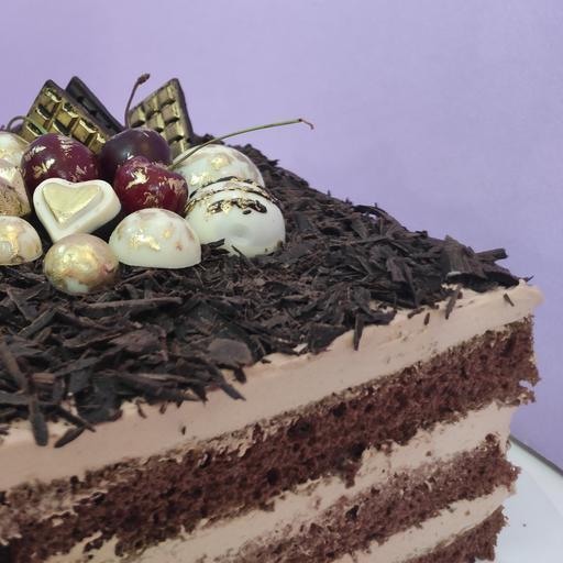 کیک شکلاتی خامه ای تولد 
