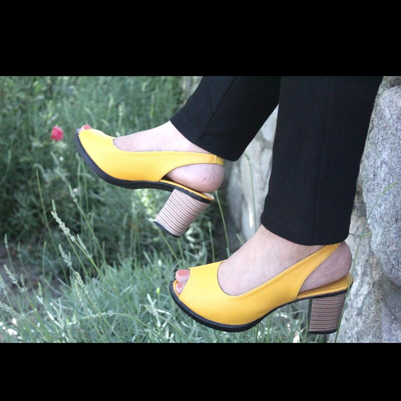 کفش چرم طبیعی تابستانی پاشنه دار مدل وستا رنگ زرد