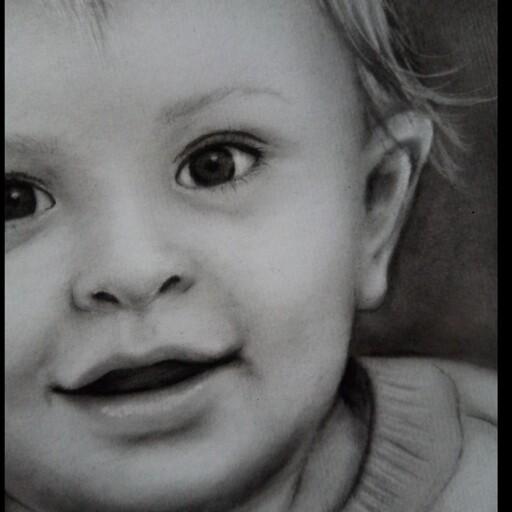 نقاشی سیاه قلم چهره کودک  ( بهترین هدیه تولد کودک )