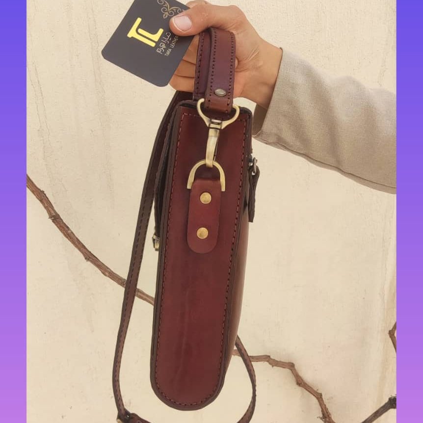 کیف حمایلی چرم طبیعی ودست دوز تیاراچرم مشهد