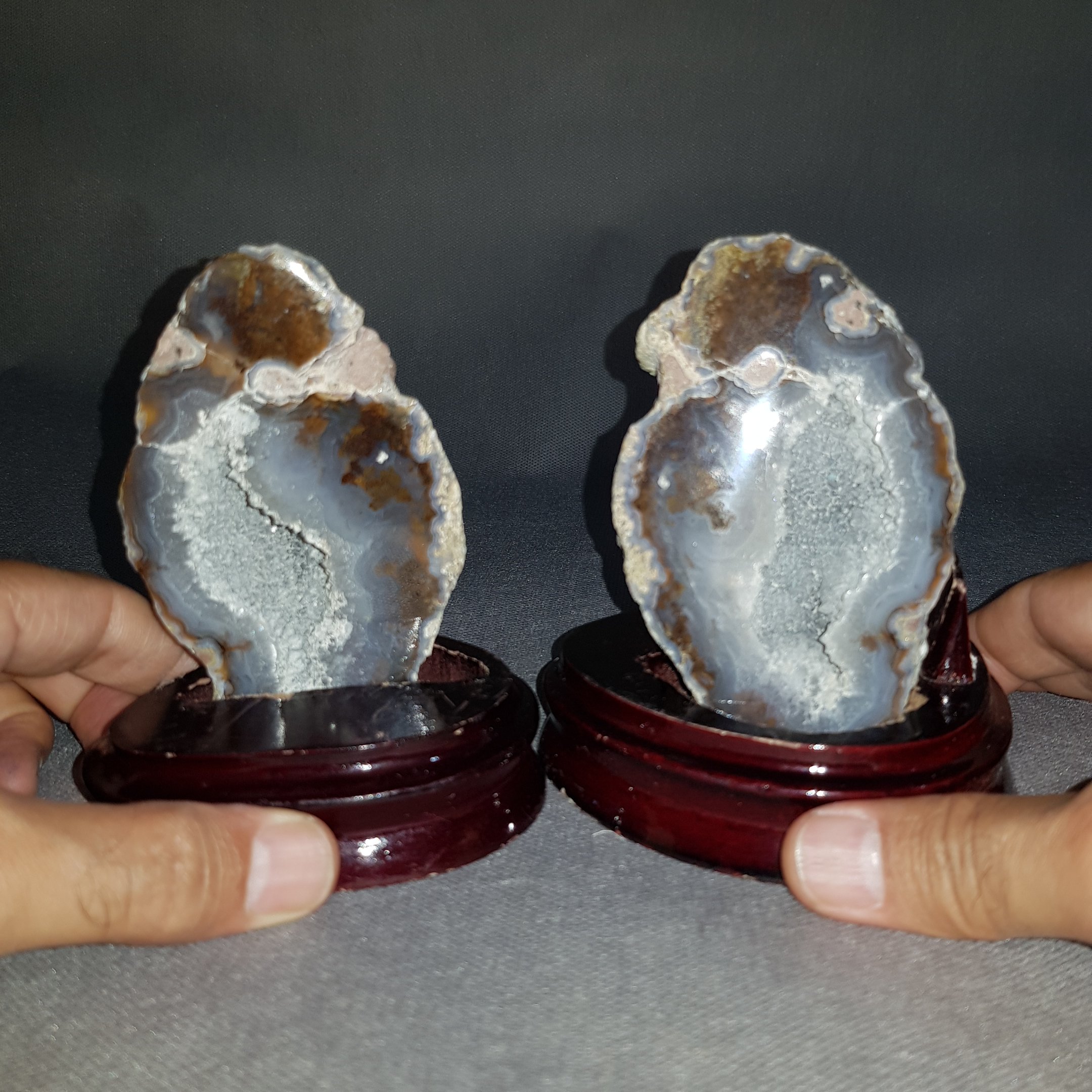 گوهر سنگ ژئود ایرانی با پایه چوبی نفیس کد 58