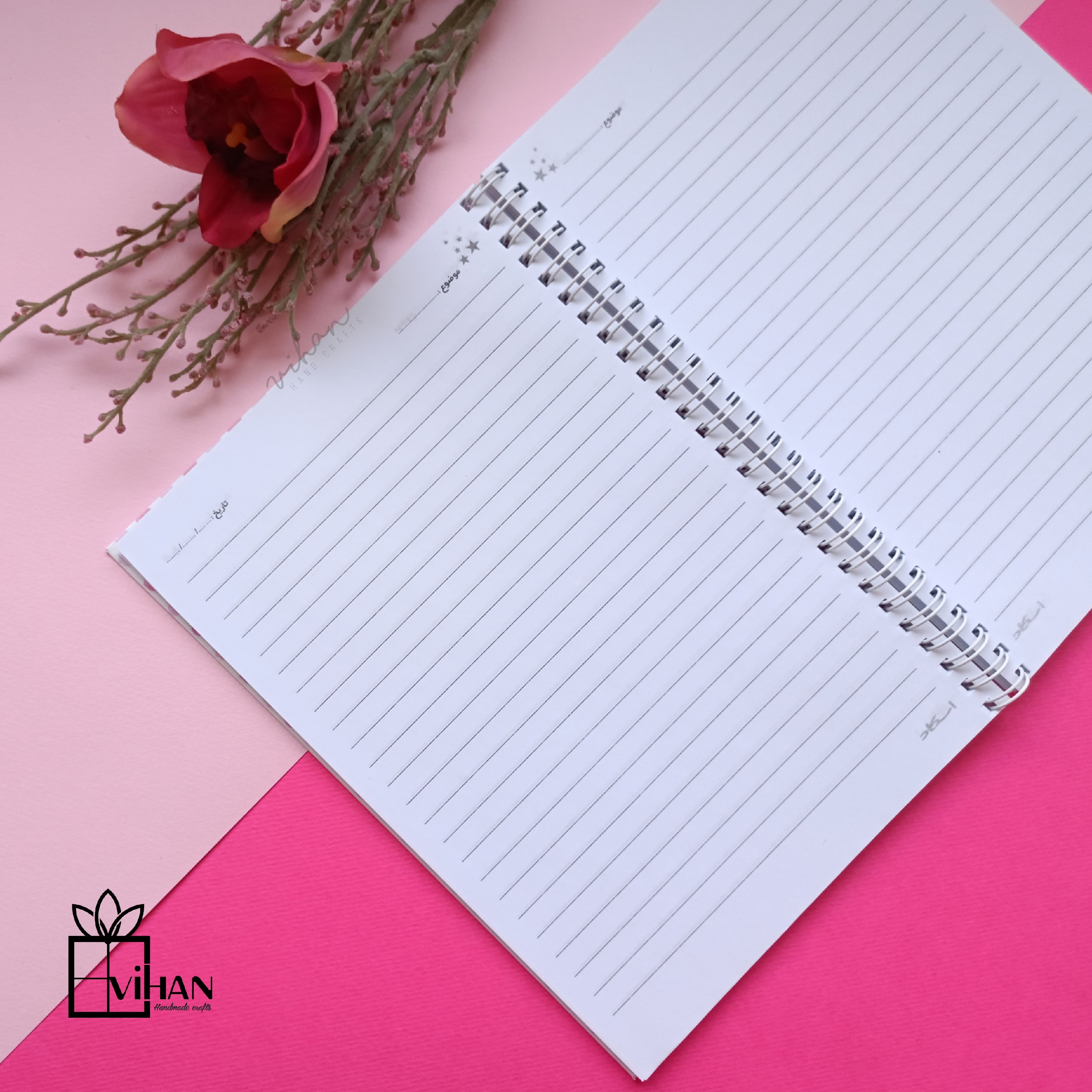 دفتر مشق اختصاصی سایز B5 فانتزی، طررح دخترانه، رنگ صورتی با جلد هارد وروکش سلفون براق