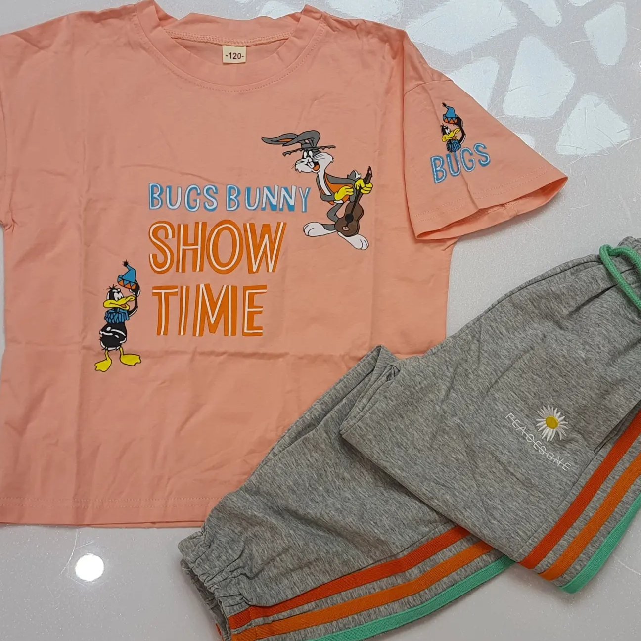 ست جذاب و دلبر دخترانه وارداتی کیفیت تضمینی جنس سوپر پنبه درجه یک نرم و لطیف تضمین دوخت و چاپ تنخور  فوق العاده شیک 