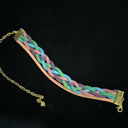 دستبند تریشه چرمی مدل بافت چند رنگ همراه با زنجیر تنظیم سایز