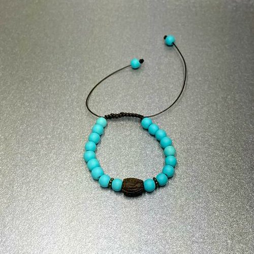 دستبند آسانسوری با مهره های آبی رنگ فسفری و هسته زیتون و خرج کار بین مهره ایی برنزی 