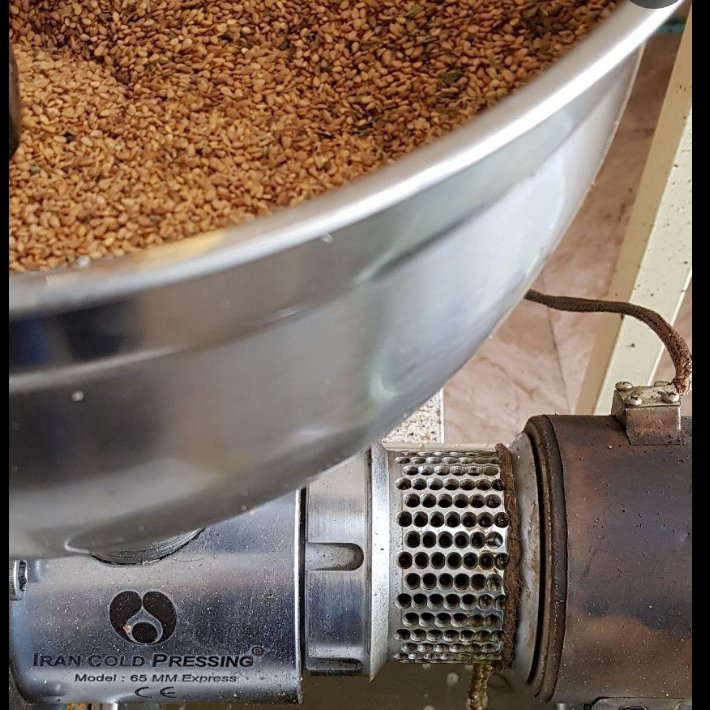 روغن کنجد مرغوب (1 تا 20 لیتری) تهیه شده از کنجد درجه یک با ضمانت کیفیت 