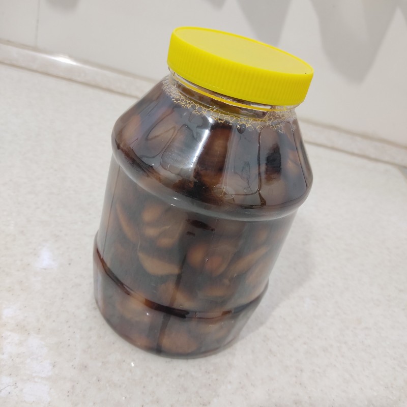 سیر ترشی خانگی ویژه 8 ساله (1550 گرمی)