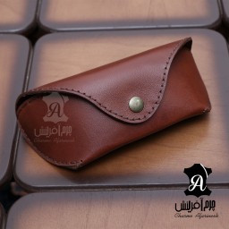 کیف عینک چرم طبیعی کاملا دست دوز