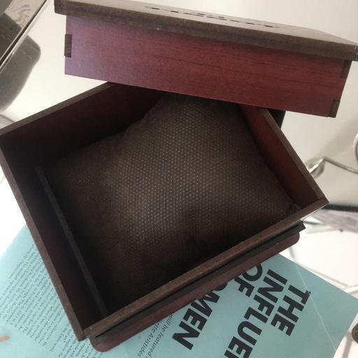 جعبه کادویی چوبی  بالشتک دار مناسب برای هدیه ساعت و غیره