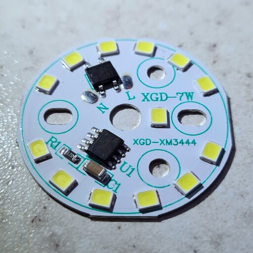 چیپ ال ای دی 7 وات ماژول دی او بی لامپی 220 ولت مستقیم رنگ سفید مهتابی مناسب جهت تعمیر لامپ  chip  dob 7w  220v XGD 