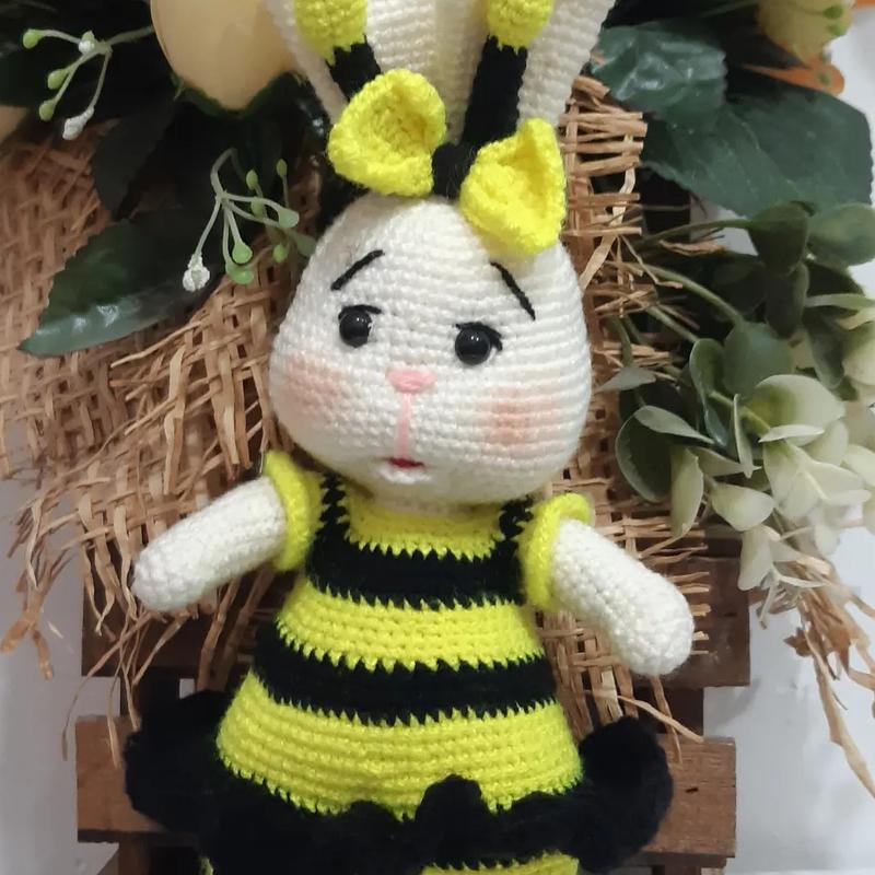 عروسک بافتنی خرگوش زنبوری(25سانت)