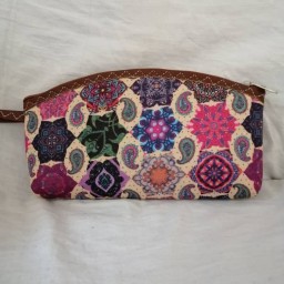 کیف لوازم آرایشی طرح سنتی چاپی ودوردوزی با نوار اشبالت