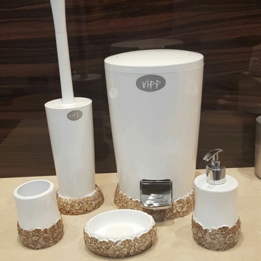 ست سرویس بهداشتی 5 پارچه مدل گل بنفشه  سفیدطلایی جنس پلی رزین بسیار زیبا و با کیفیت شامل سطل،فرچه،لیوان،جامایع،جاصابونی